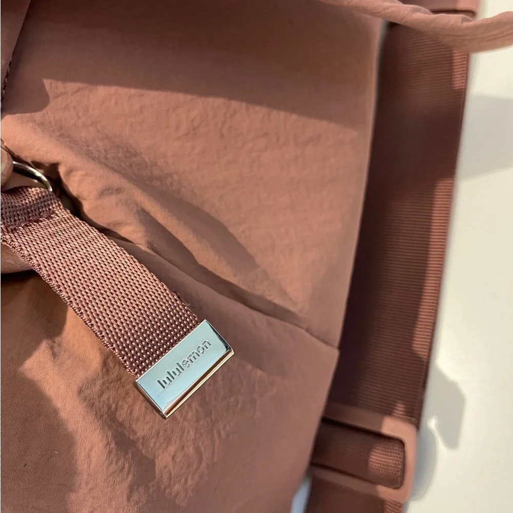 Lululemon On My Level Barrel Duffle 16L Yoga Gym Spiced Chai Vacation Travel Bag - Picture 5 of 7